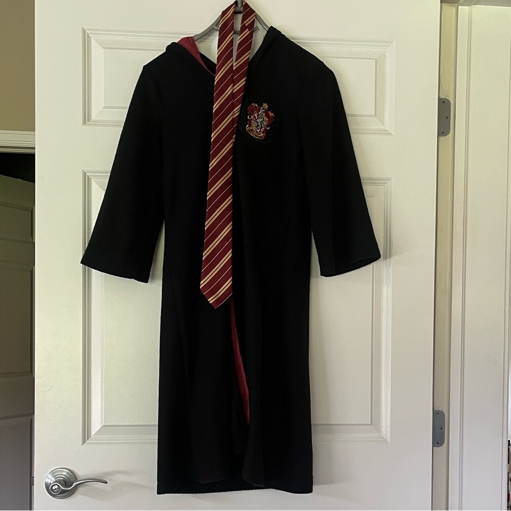 Harry Potter Robe with Tie and bonus magic wand!